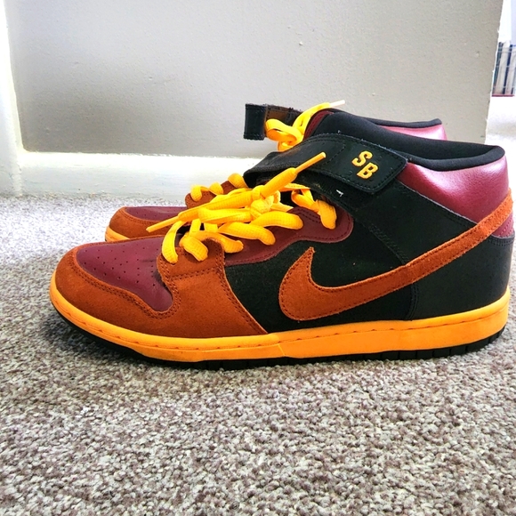 nike sb dunk mid ostrich